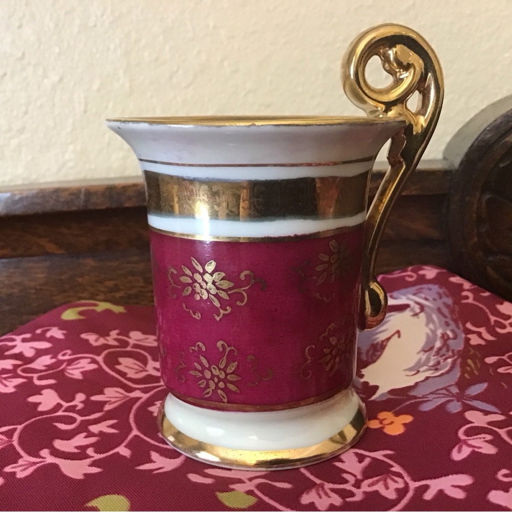 Royal Vienna Arnart demitasse cup with beehive mark
